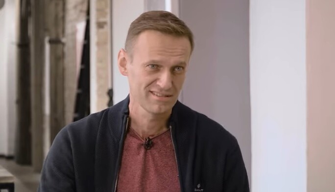 Я бы умер за 30 минут: Навальный рассказал, почему выжил после 