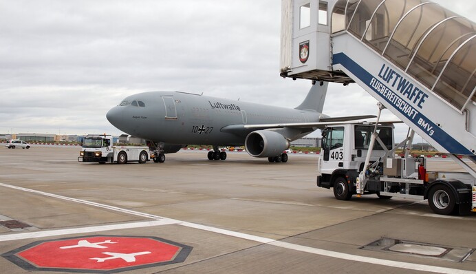 В Україну прибув літак за пораненими військовими: подробиці і фото