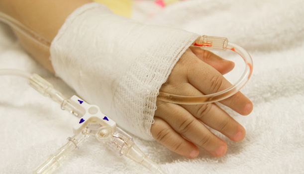 На Волині п'яний батько по-звірячому побив п'ятьох дітей, мати встигла втекти з дому: відео