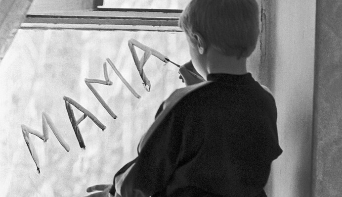 У Дніпрі горе-матір покинула вдома чотирьох дітей і пішла по своїх справах: подробиці і фото