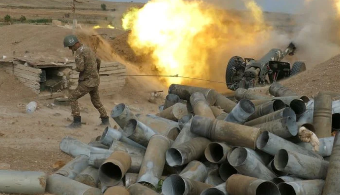 Азербайджан показав відео нищівного удару по Карабаху: піднявся чорний дим