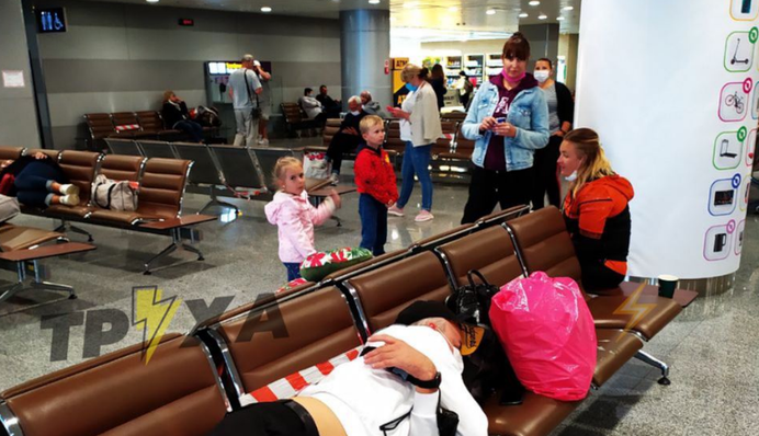 Оставили без еды и воды: всплыли новые детали ЧП с самолетом из Турции в Харькове