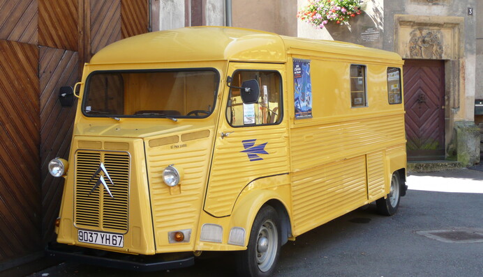 В Украине засветился культовый Citroen из фильма про Фантомаса: фото