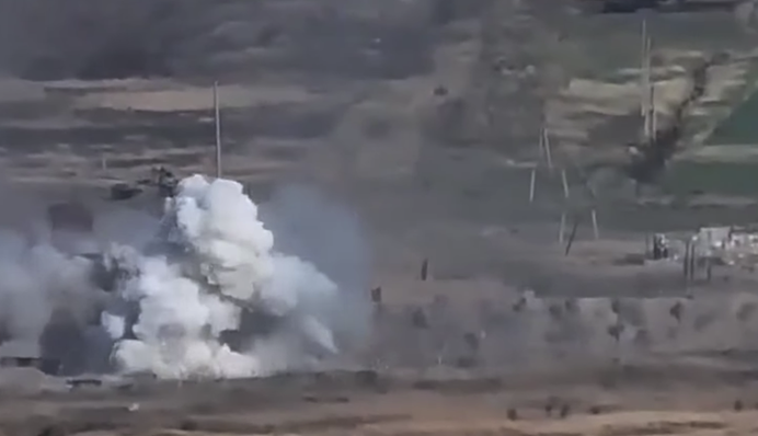 Настоящий ад: военные Азербайджана в Карабахе попали под новые воздушные удары, видео