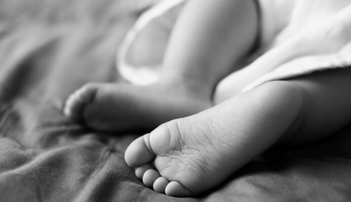 В Киеве прогулка отца с младенцем завершилась ужасной трагедией