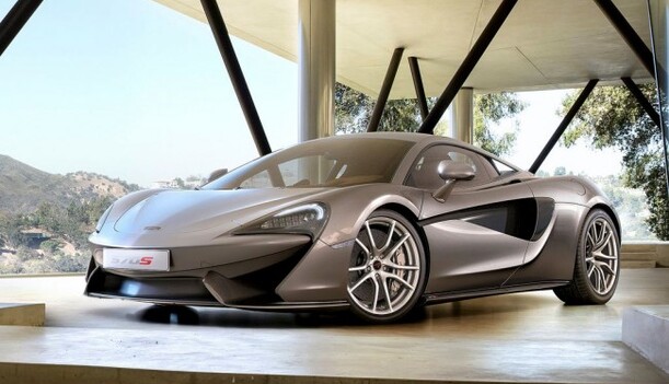 У Харкові помітили розкішний спорткар за 6 млн - розганяється до понад 300 км на годину: відео