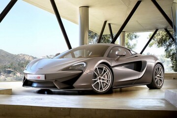 У Харкові помітили розкішний спорткар за 6 млн - розганяється до понад 300 км на годину: відео