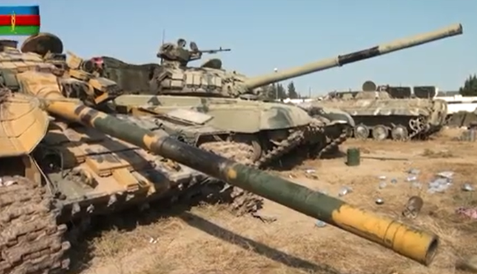 Азербайджан заявив про втечу вірменських солдатів в Карабасі: кинули техніку на полі бою, відео
