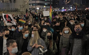 У Польщі пройшла масштабна акція після заборони абортів в країні - поліція використовувала газ: фото і відео