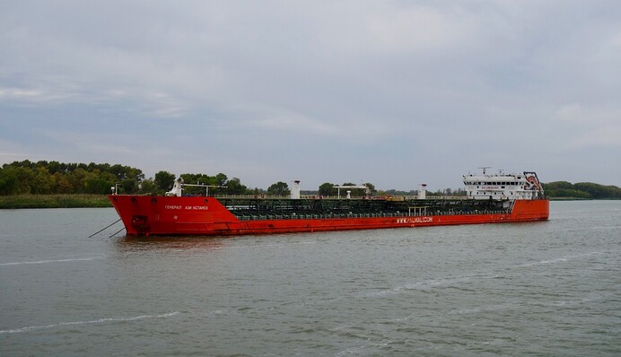 В Азовському морі вибухнув російський танкер: доля трьох моряків невідома