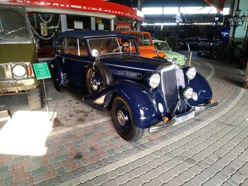 Як у Штірліца: в автомобільному музеї Дніпра з'явився унікальний експонат, фото