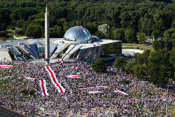 Як білоруси повстали проти Лукашенка: масові протести в 10 фото