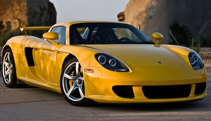 У Києві по вулицях промчав розкішний спорткар 