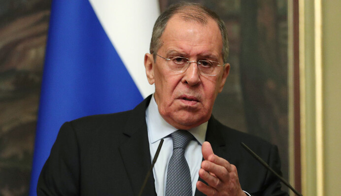 Мережі повеселило фото головного дипломата Путіна в масці - його тут же порівняли з конем