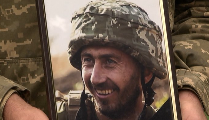 Под Херсоном простились с морпехом ВСУ, погибшим во время обстрела на Донбассе: фото и видео