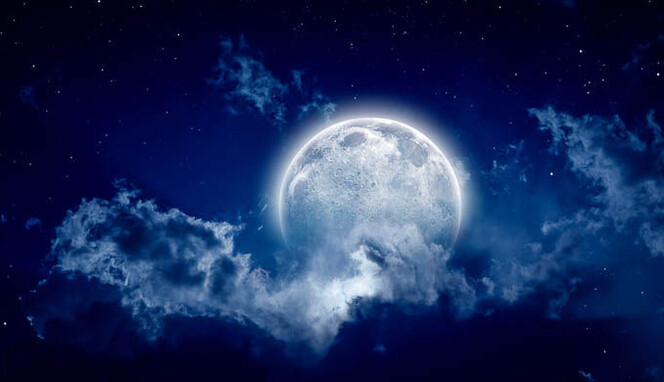 Полнолуние 31 октября: появились красочные фото Голубой Луны