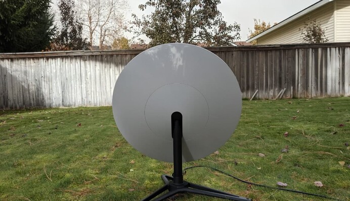 Супутниковий інтернет від Маска викликав ажіотаж у користувачів мережі: перші деталі і фото