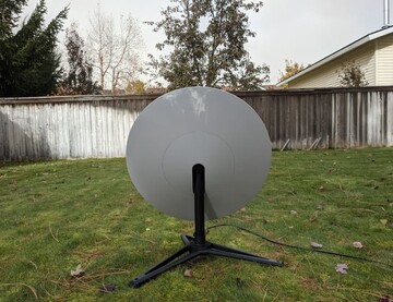 Спутниковый интернет от Маска вызвал ажиотаж у пользователей сети: первые детали и фото