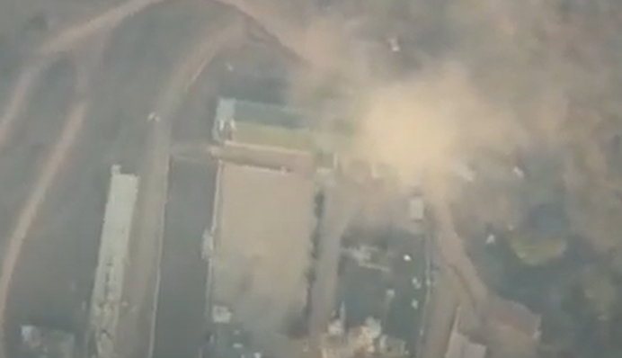 Азербайджан завдав потужного удару по позиціях Вірменії, знищено казарми і техніку: відео