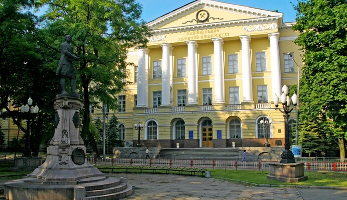 В Днепре между студенткой и преподавателем произошел инцидент из-за языка