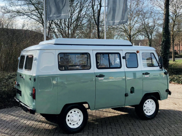 В Европе построили комфортный дом на колесах на базе "Буханки": характеристики и фото