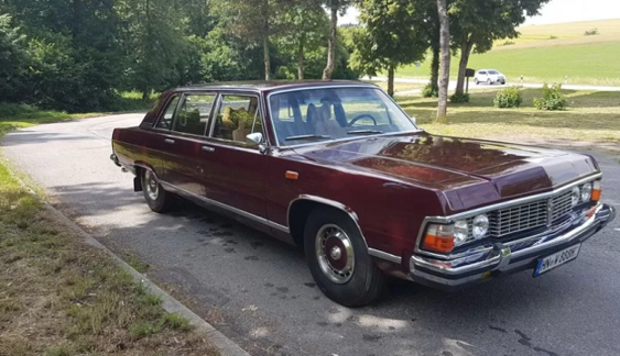 Вишневый лимузин Брежнева продают за 4 миллиона - покупателя ищут уже несколько лет: фото