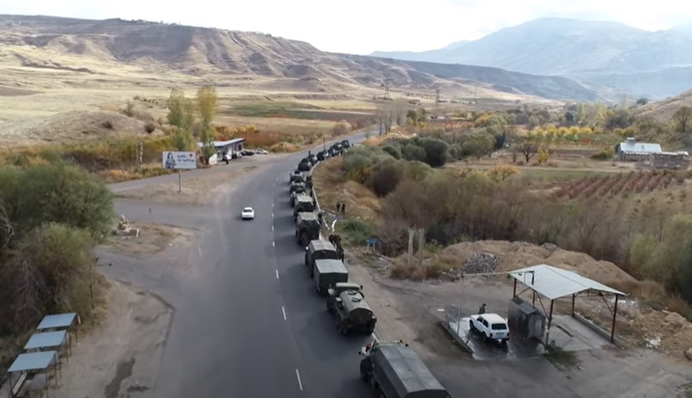 Російські миротворці під прикриттям авіації в'їхали в Степанакерт: відео