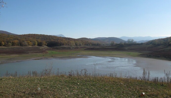 В Крыму одно из крупнейших водохранилищ превратилось в болото: фото