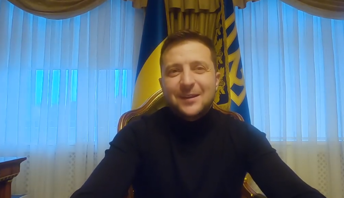 Президент Зеленський записав відео на самоізоляції: про що і з ким говорив
