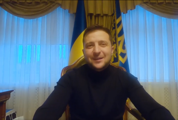 Президент Зеленський записав відео на самоізоляції: про що і з ким говорив
