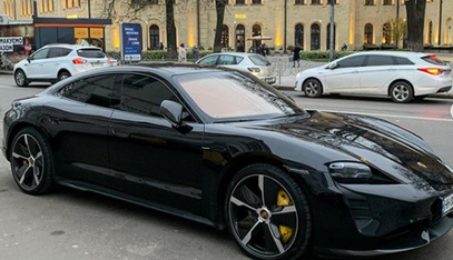 В Киеве заметили роскошный электрокар за 7 млн - разгоняется свыше 250 км в час: фото