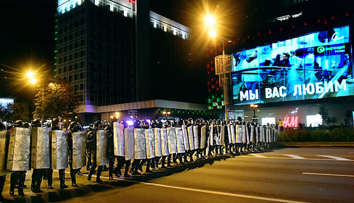 В Минск накануне акции протеста сгоняют спецтехнику и силовиков:  видео