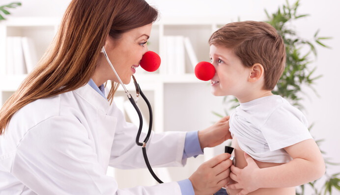 С днем педиатра: прикольные открытки и короткие поздравления