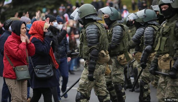 В Минске начинается новая волна акций протеста -  в центр города стянули силовиков, видео