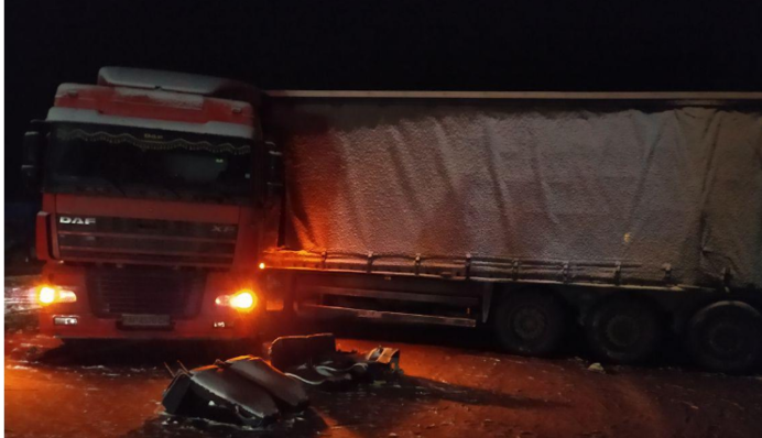 Під Харковом у страшній аварії постраждали пасажири мікроавтобусу: фото