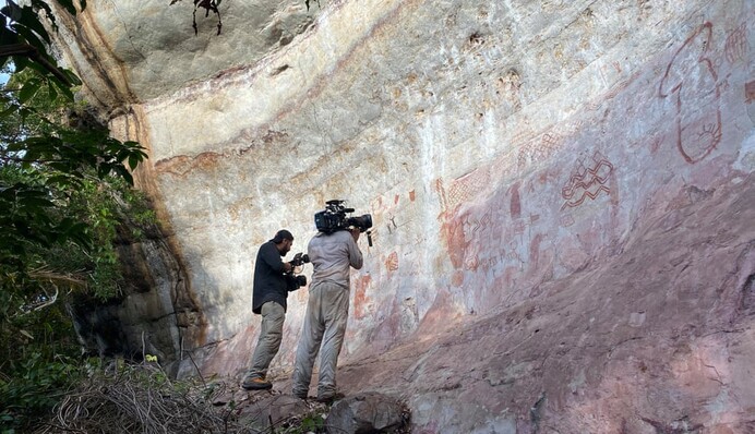 Археологи знайшли наскельні малюнки, яким більше 12 тис. років: їхня таємниця вражає, фото