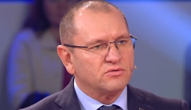 Сам себе послав: мережі повеселило фото скандального 