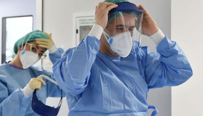 Якою має бути зарплата в українських лікарів, щоб уникнути кадрової катастрофи: названа сума