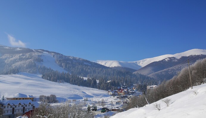 Навколо - жодної душі: з'явилися казкові фото засніжених українських Карпат в грудні