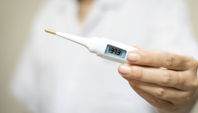 Пневмонія може розвинутися без температури: лікар вказав на головну небезпеку коронавірусу