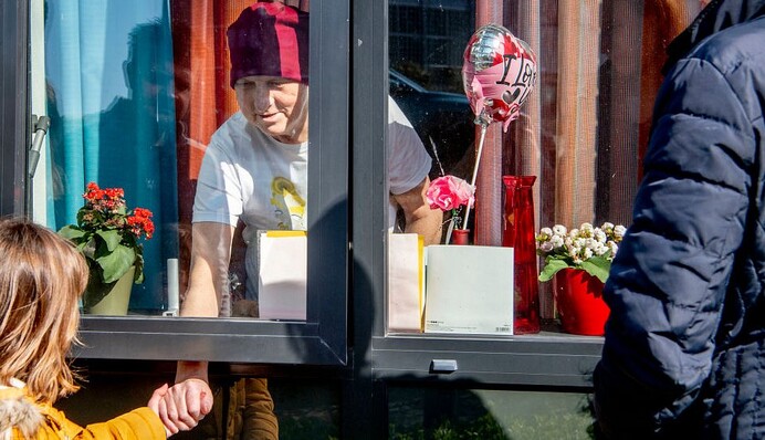 Как не заразиться коронавирусом на Новый год и Рождество: совет от ВОЗ