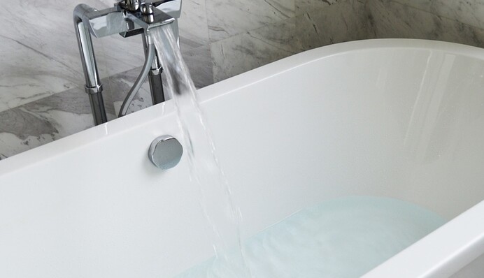 Постійно робила селфі: в Росії модель загинула страшною смертю через телефон