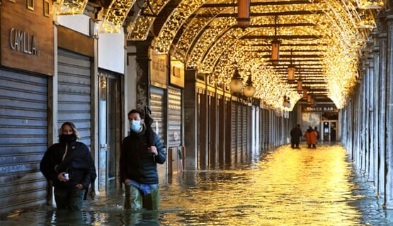 Венеция ушла под воду из-за ошибки синоптиков: появились впечатляющие фото и видео