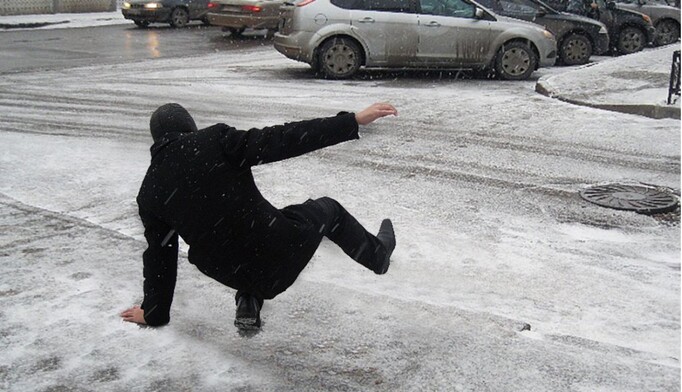 Гололед до следующей недели: как Киев выживает в ледяной апокалипсис
