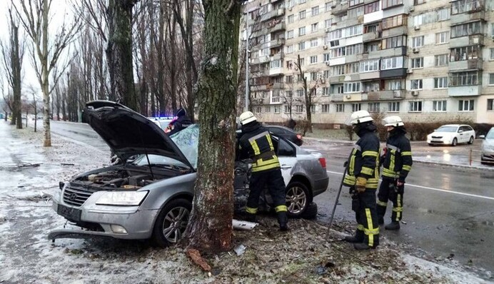 Более 500 аварий за полдня: дайджест ДТП в Киеве 11 декабря