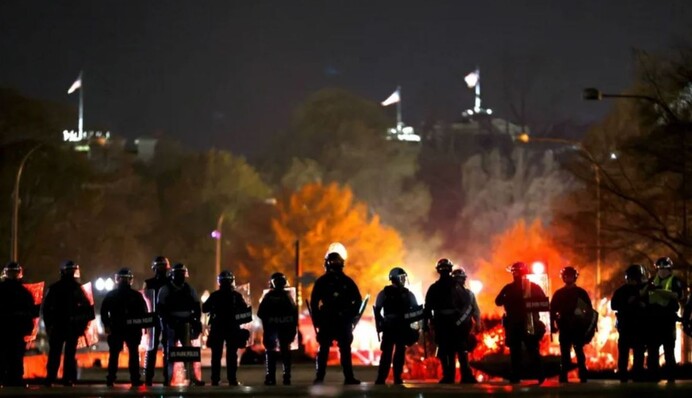 У США сталися зіткнення прихильників і противників Трампа, є поранені: фото і відео