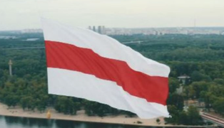 В Минске сторонник Лукашенко вызвал домой силовиков на своих детей-оппозиционеров: фото