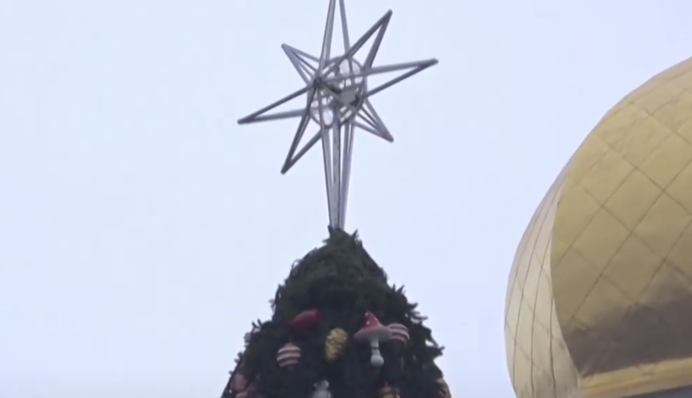 Шляпу долой: во сколько обошлась звезда на главной елке Украины