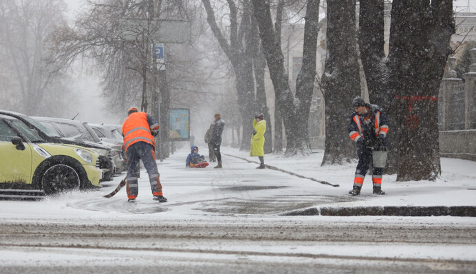 В Киеве такси взвинтили тарифы из-за снегопада: в сети назвали цены