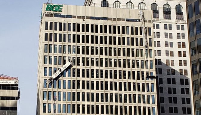 В США прогремел взрыв в многоэтажке - частично обрушилась крыша: фото и видео